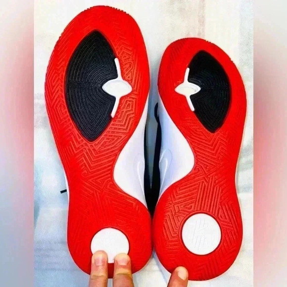 Nike Kyrie Flytrap 2 (  men’s basketball 🏀 shoes 👟) - Picture 3 of 9